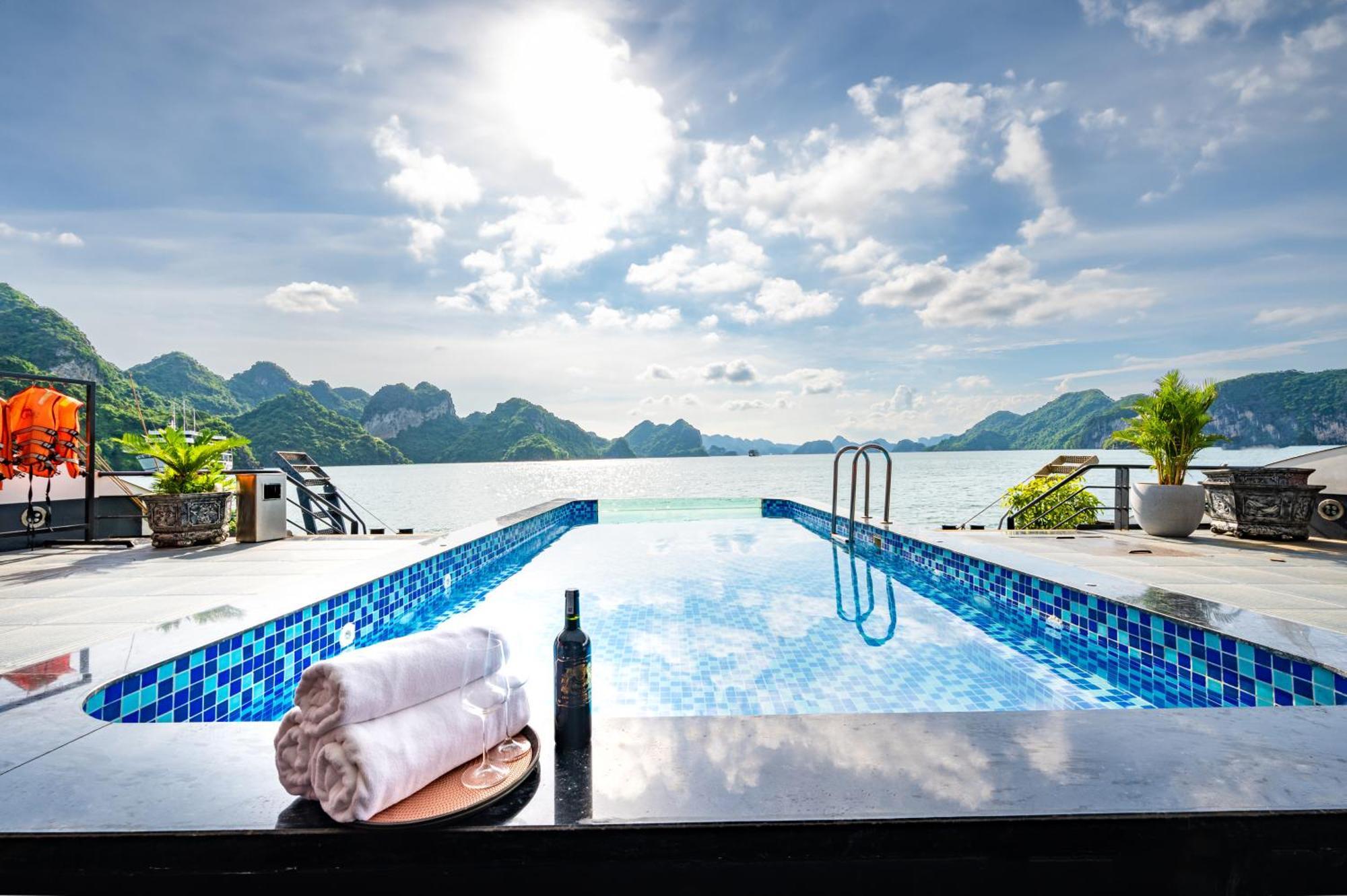 Hotel Velar Of The Sea Hạ Long Exterior foto